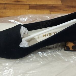 **New** Anne Klein Black and Brown Flats with Classic Design Size 7.5